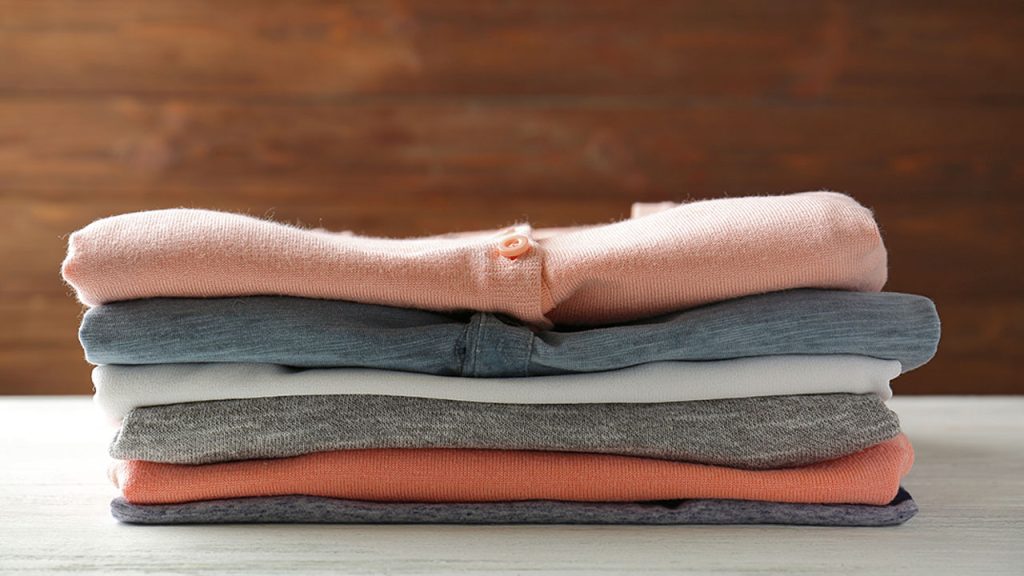 Comment repasser et plier vos vêtements sans plis