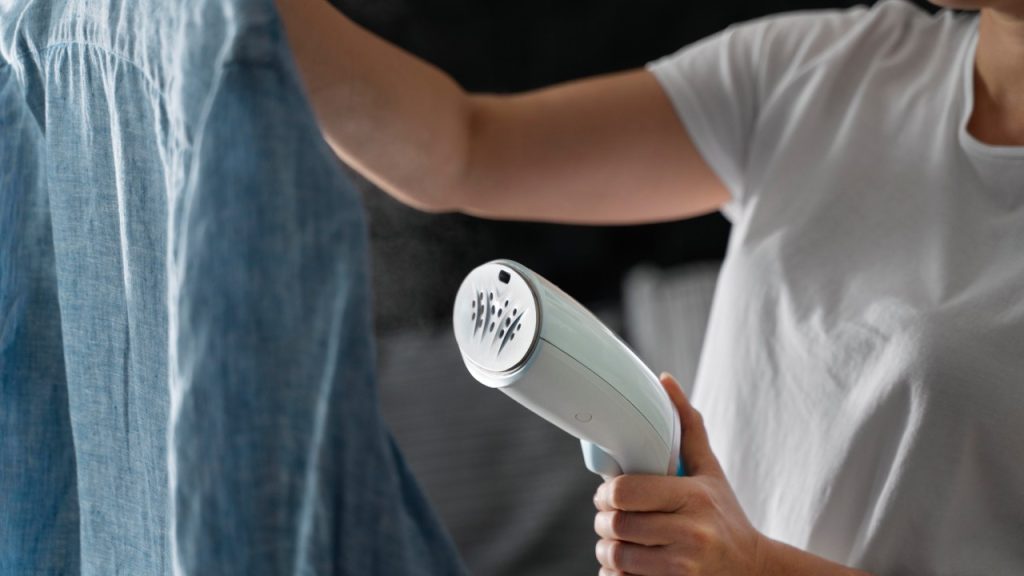 Défroisseur vapeur température : comprendre les réglages pour chaque tissu